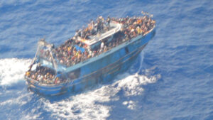 Nine arrested over shipwreck disaster off Greece | DW News